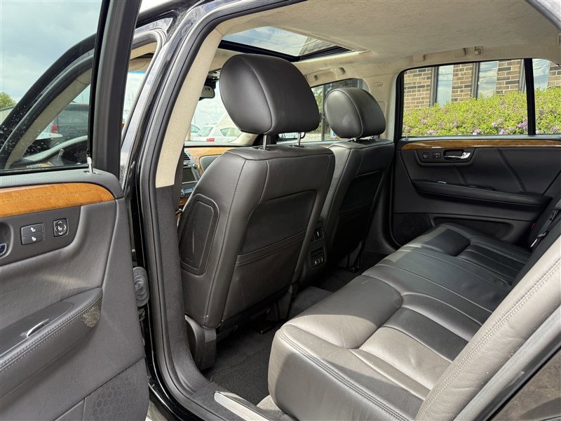 Used 2010 Cadillac DTS Platinum FWD image 6