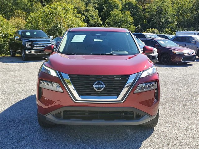 Used 2023 Nissan Rogue SV image 2