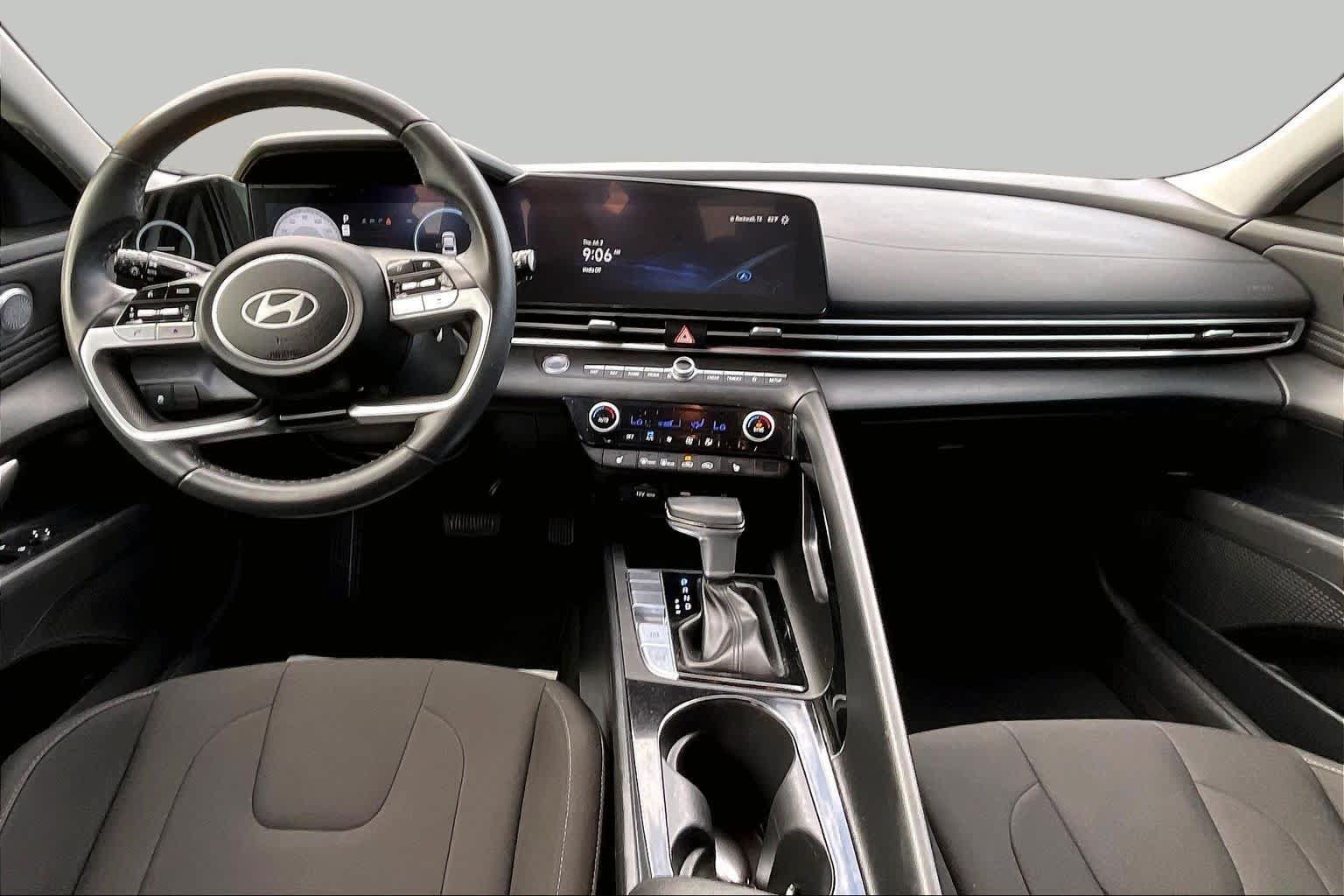 Used 2025 Hyundai Elantra SEL w/ Cargo Package FWD image 13