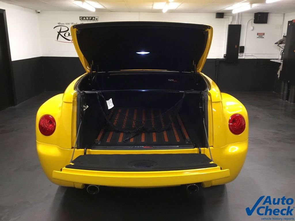 Used 2003 Chevrolet SSR w/ Preferred Equipment Group RWD image 23