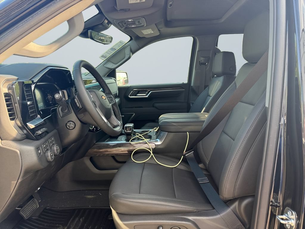 New 2026 Chevrolet Silverado 1500 LTZ w/ Technology Package AWD/4WD image 9