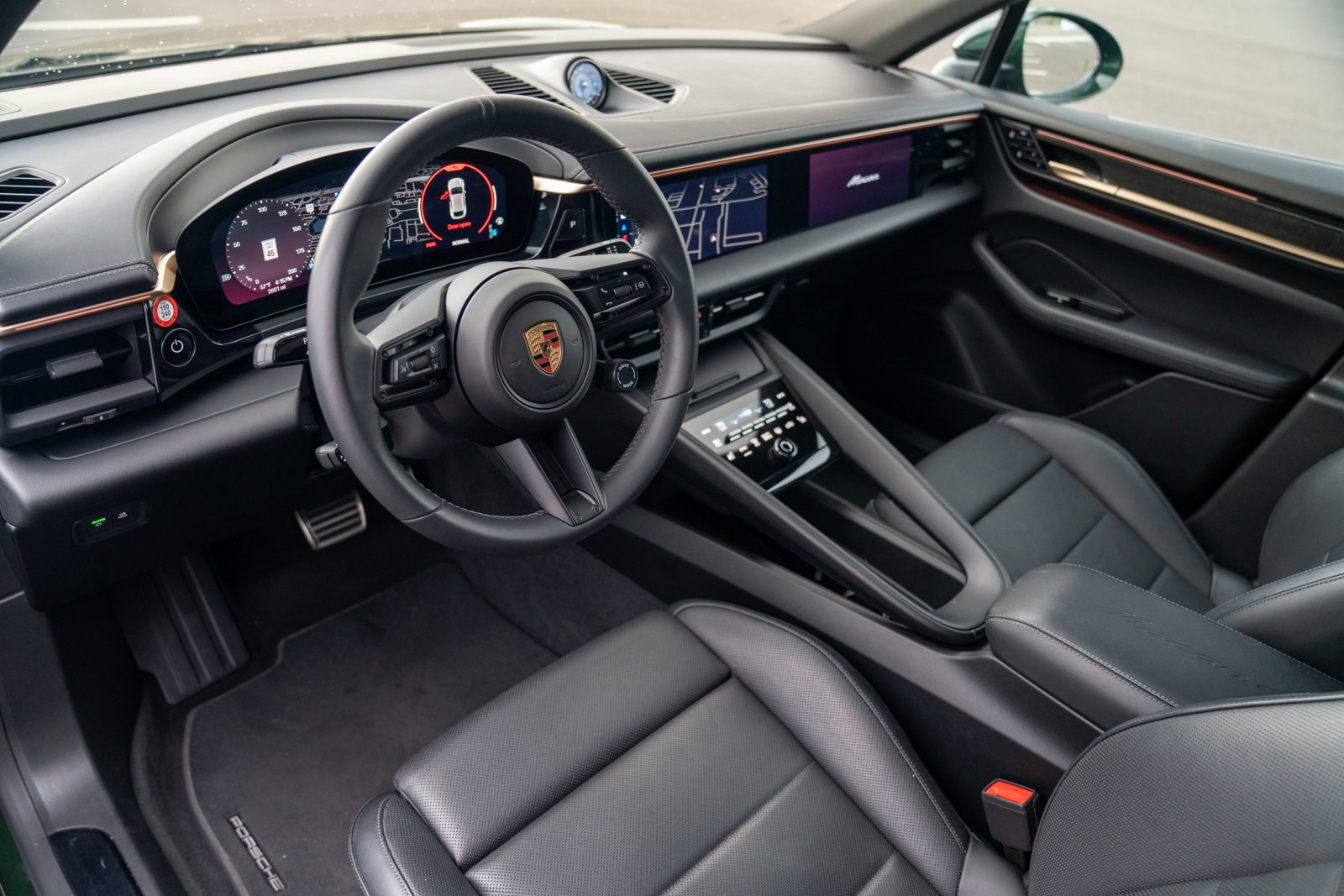 Certified 2025 Porsche Macan 4 Electric image 4