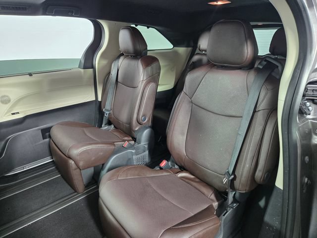 Used 2024 Toyota Sienna Platinum AWD/4WD image 17