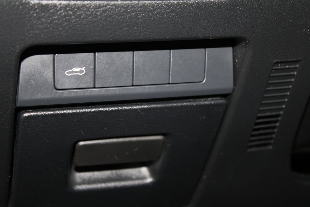 Used 2023 MAZDA MAZDA3 s image 11