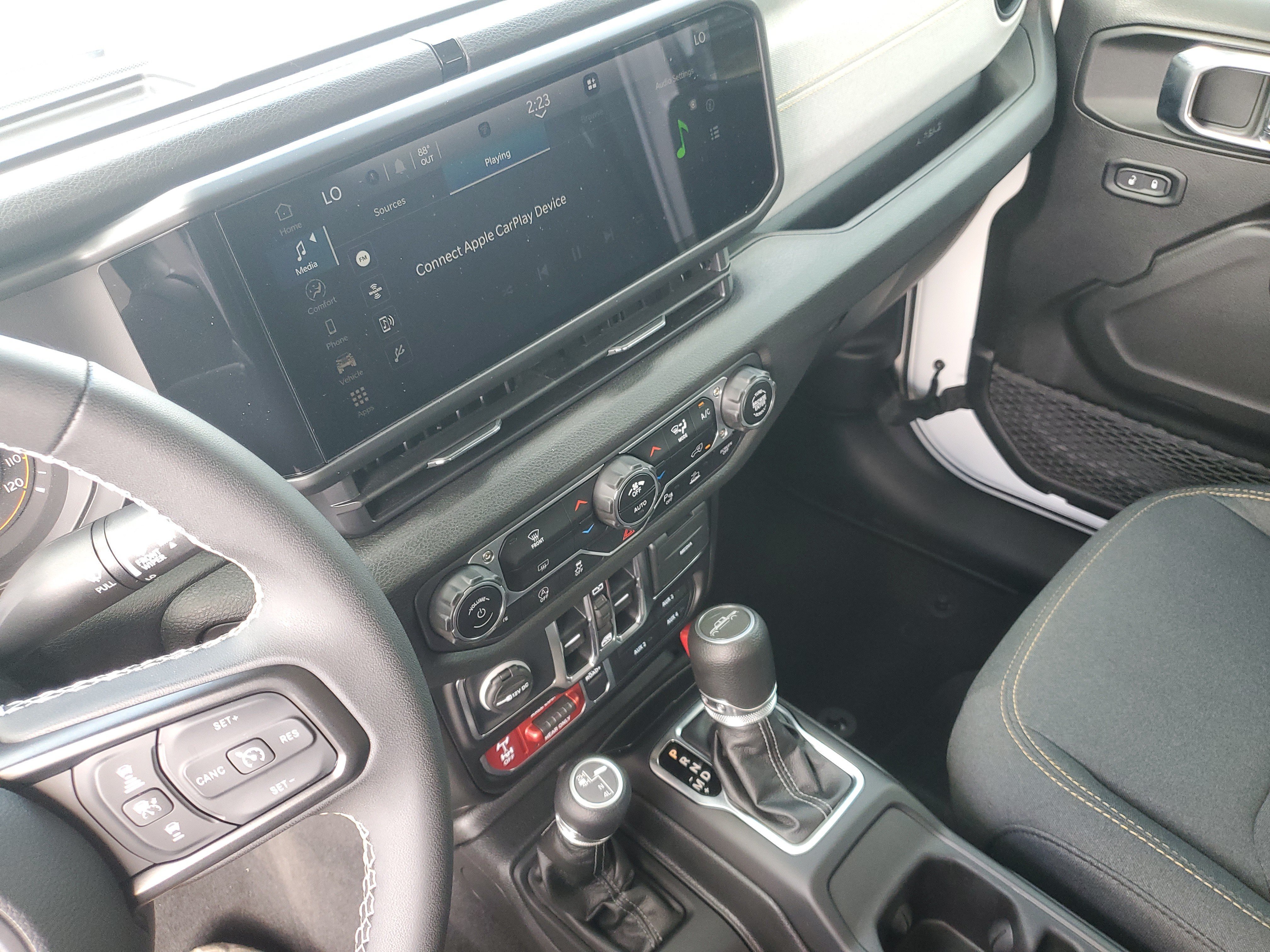 Used 2025 Jeep Gladiator Sport AWD/4WD image 19