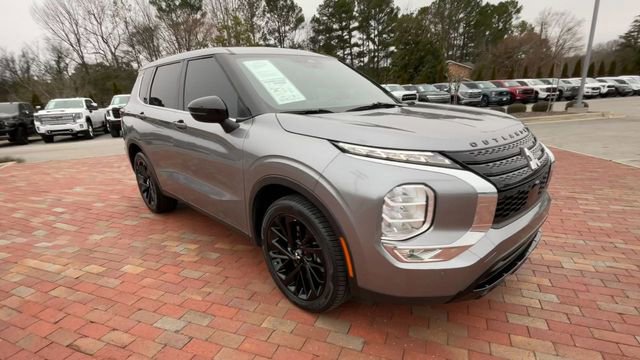 Used 2022 Mitsubishi Outlander SE image 3