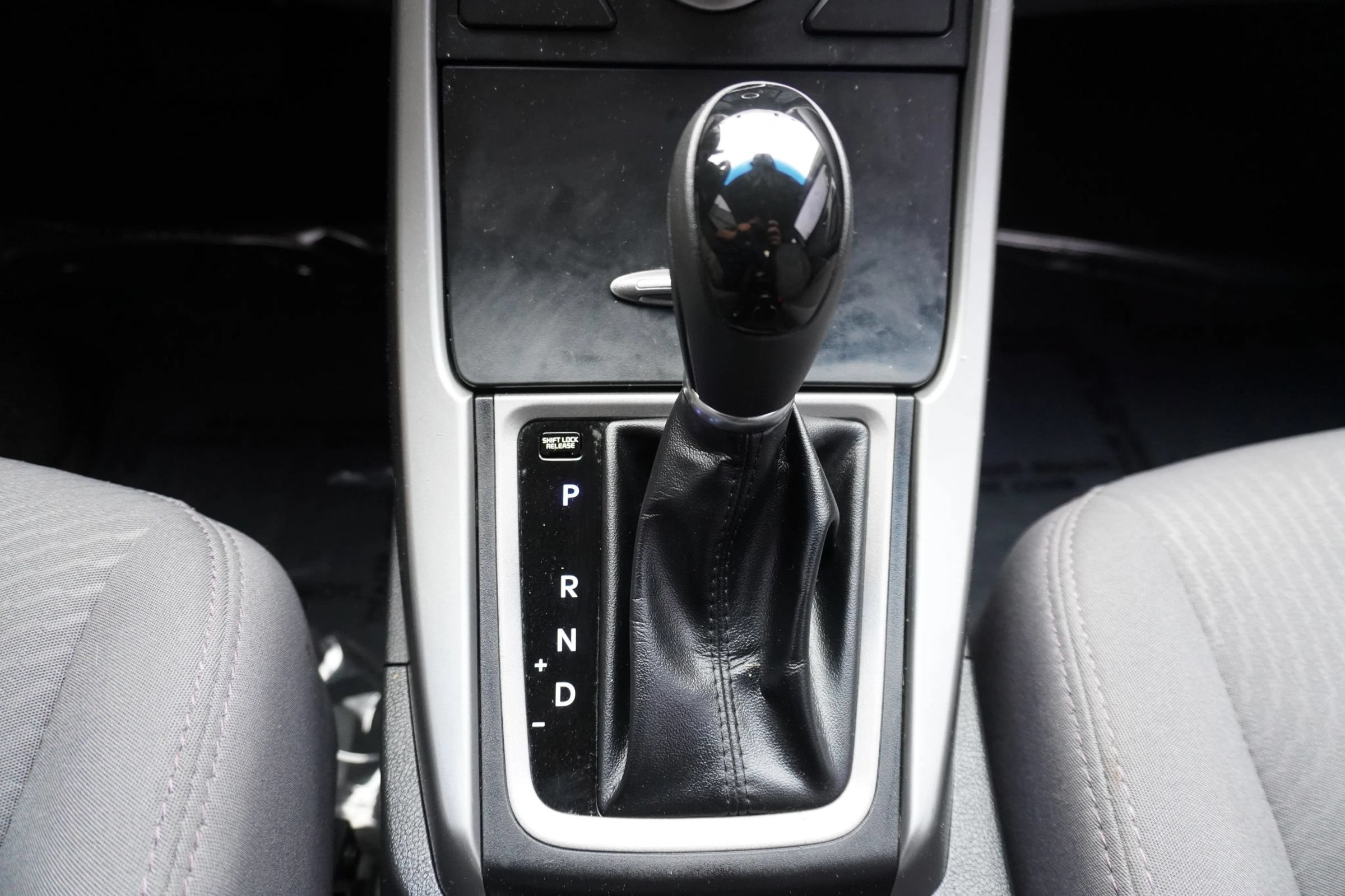 Used 2015 Hyundai Elantra SE w/ Option Group 02 FWD image 21