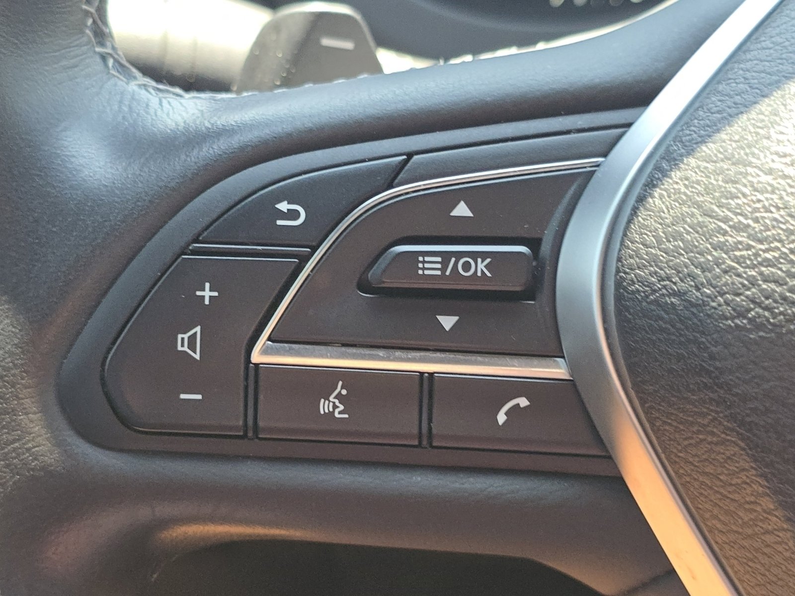 Used 2023 INFINITI QX55 Luxe w/ Cargo Package image 18