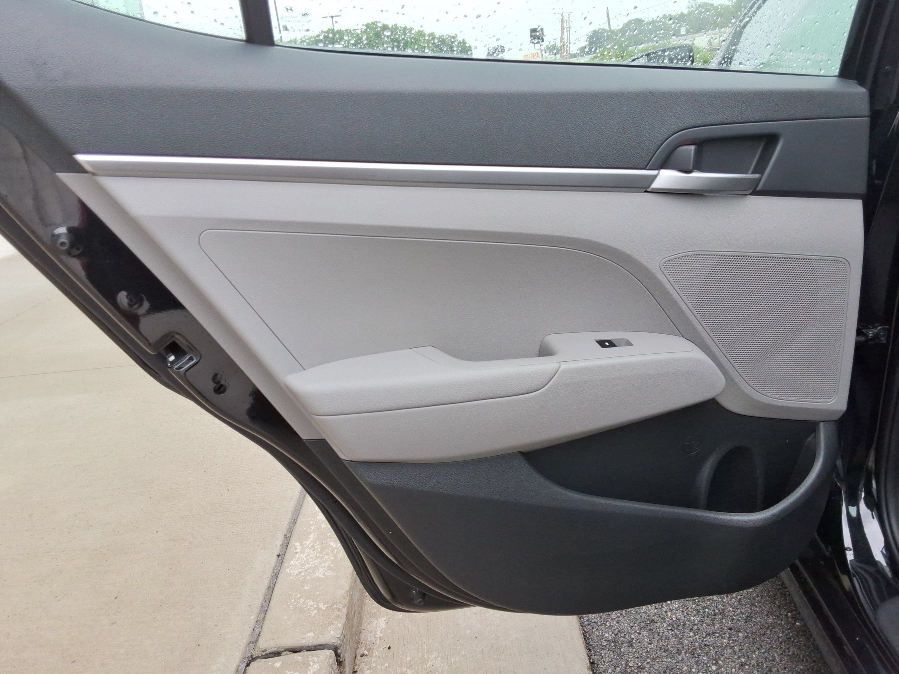 Used 2020 Hyundai Elantra SE FWD image 23