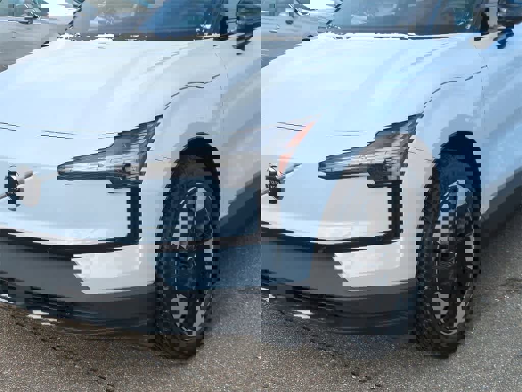 New 2025 Volvo EX30 Plus w/ Climate Package image 3