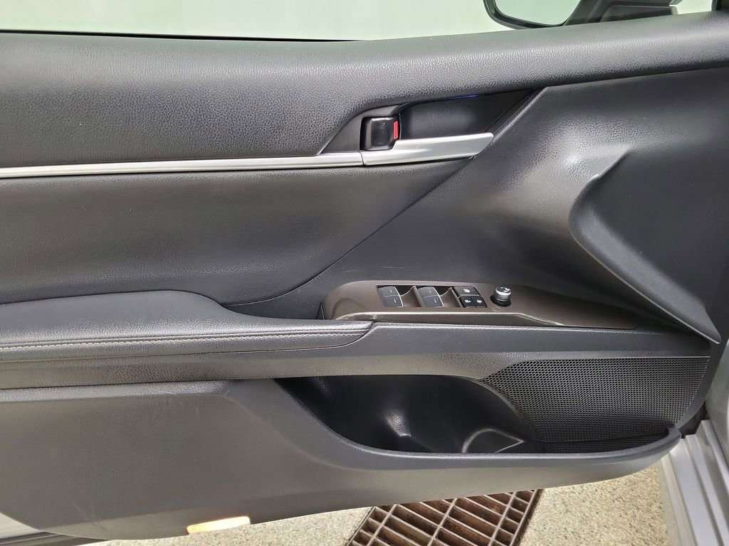 Used 2024 Toyota Camry XSE w/ Navigation Package image 18