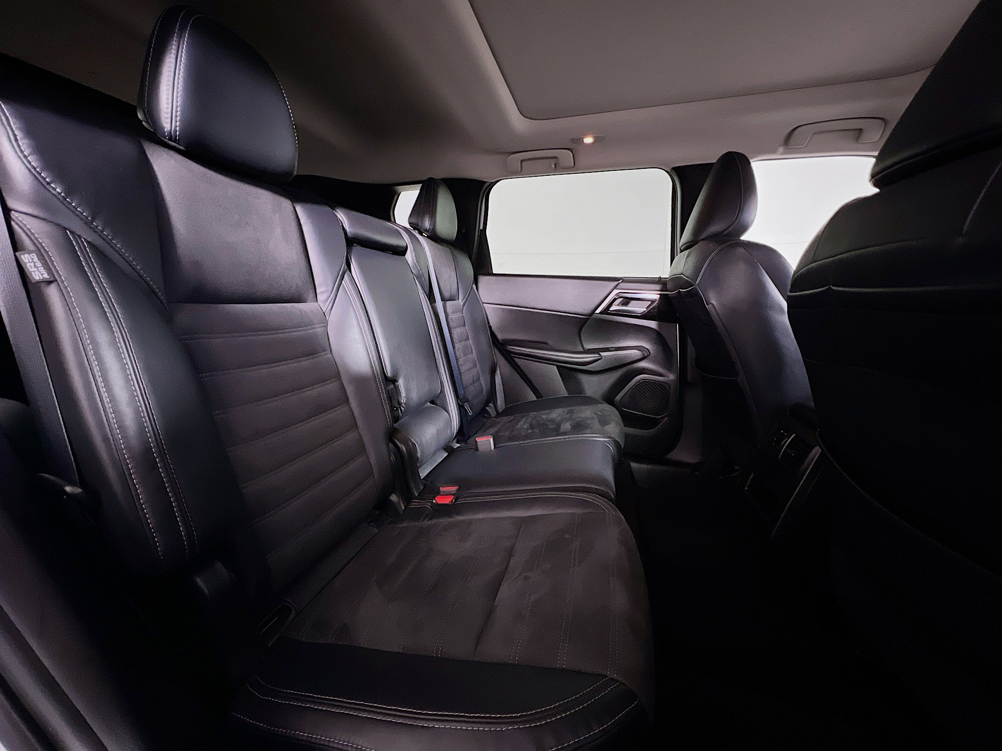 Used 2022 Mitsubishi Outlander SE image 25