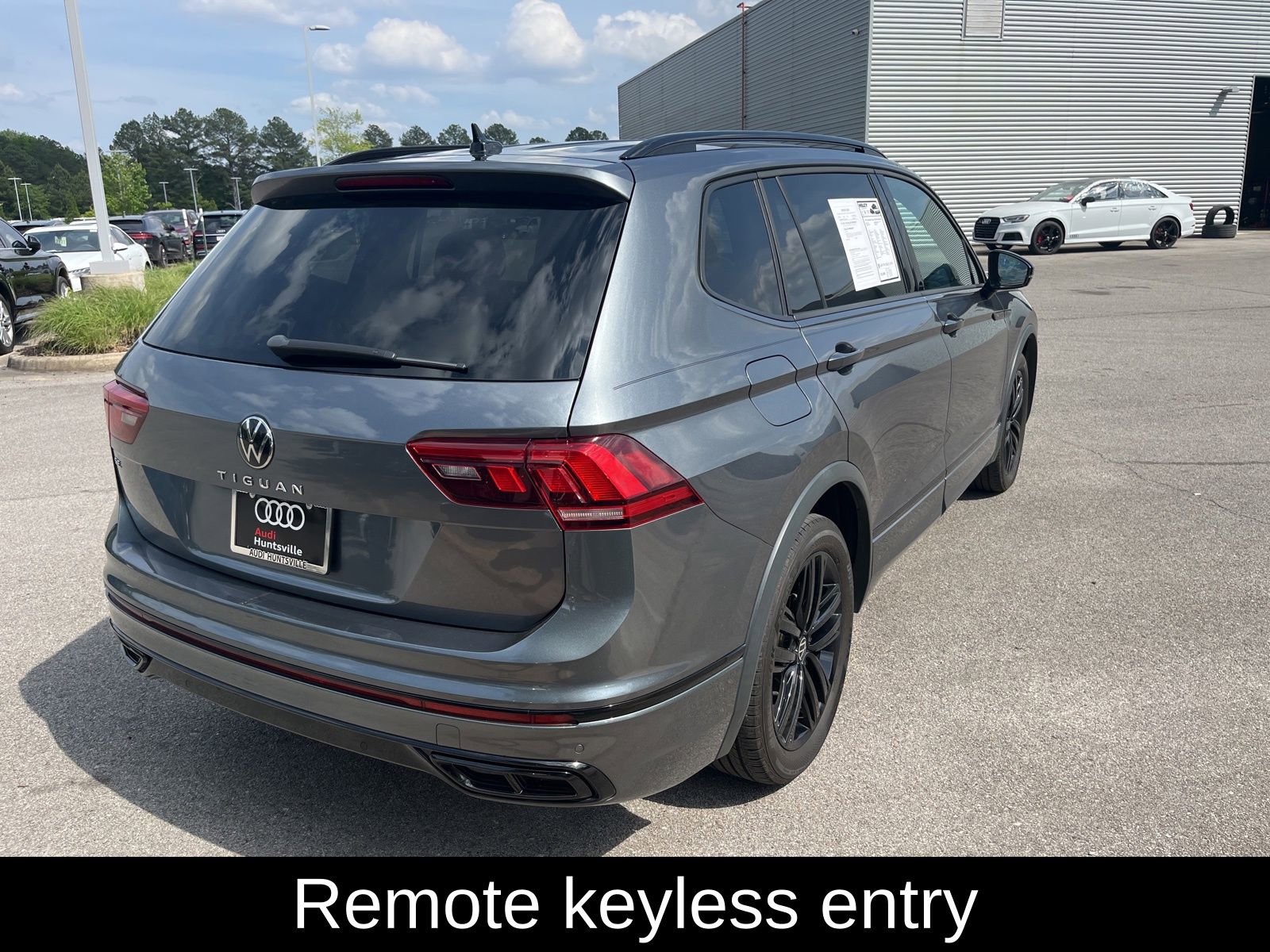 Used 2022 Volkswagen Tiguan SE R-Line FWD image 5