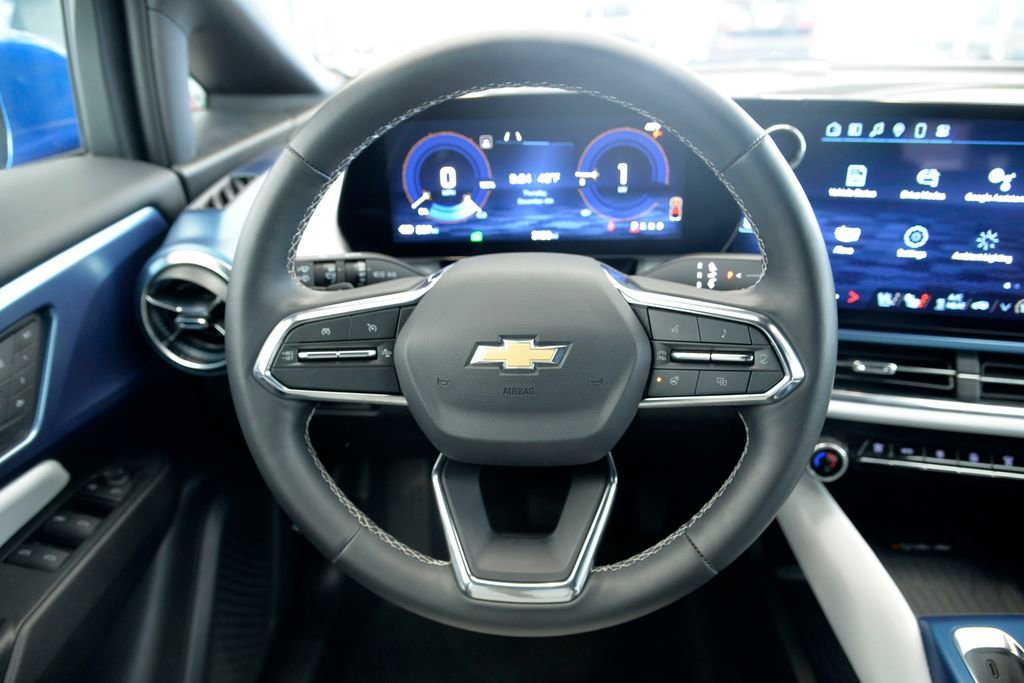 Used 2025 Chevrolet Equinox EV LT w/ Convenience Package II image 18