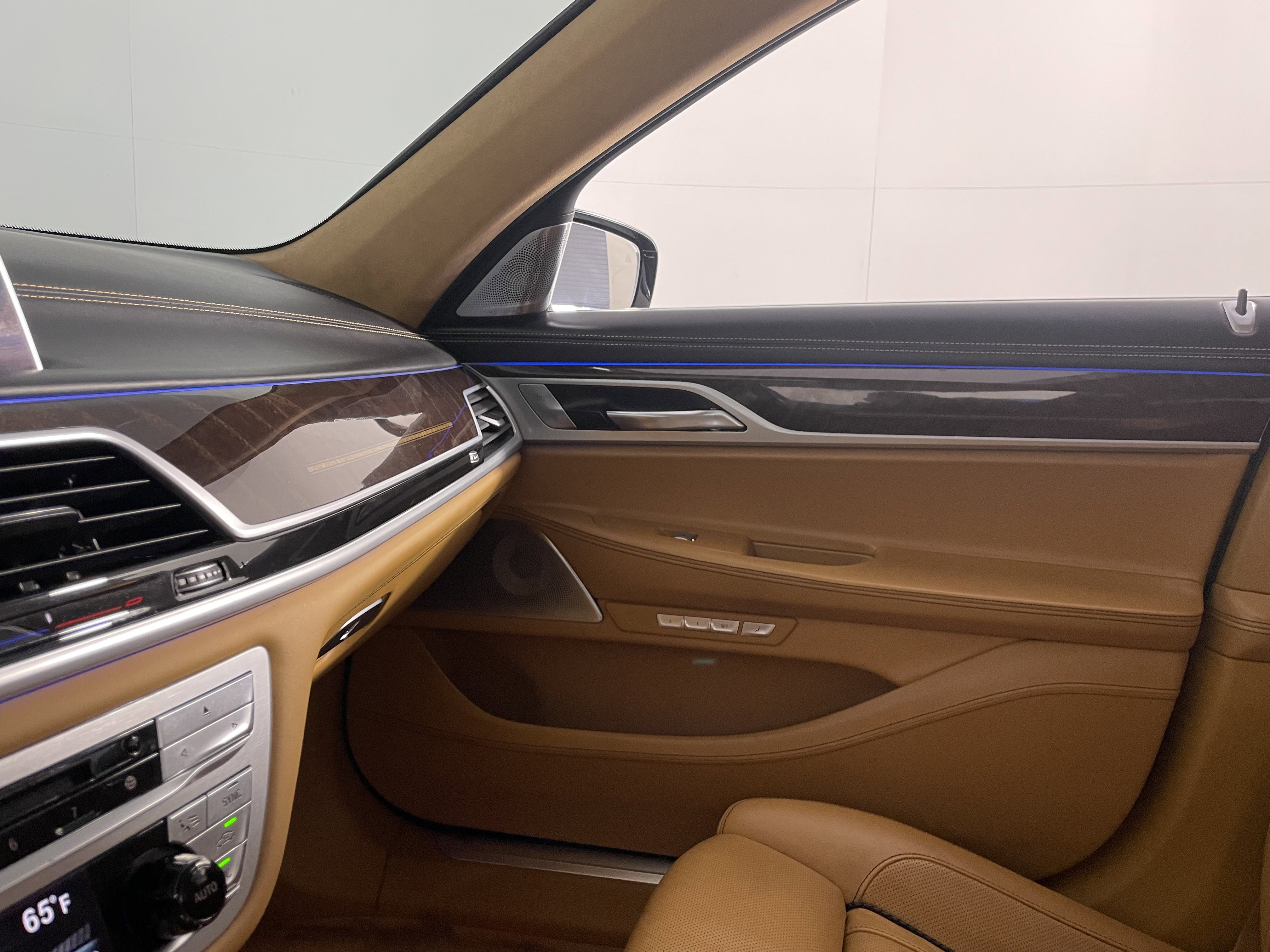 Used 2018 BMW ALPINA B7 xDrive AWD/4WD image 12