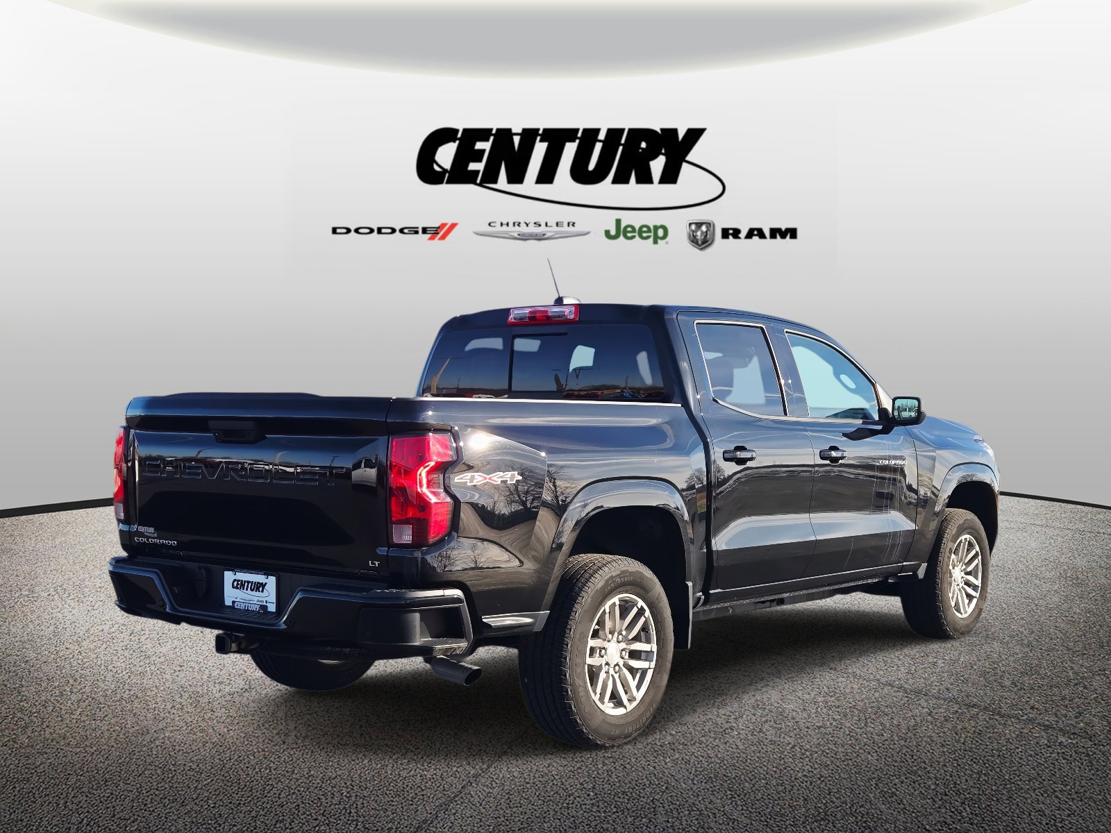 Used 2023 Chevrolet Colorado LT w/ LT Convenience Package II image 4