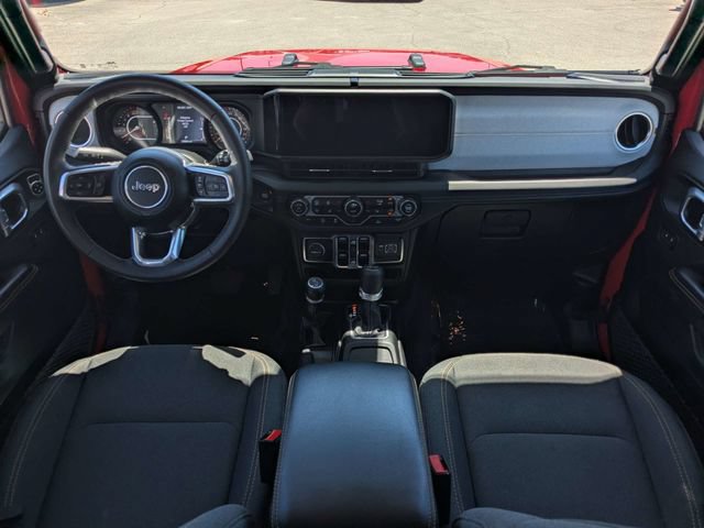 Used 2025 Jeep Wrangler Unlimited Sahara AWD/4WD image 14