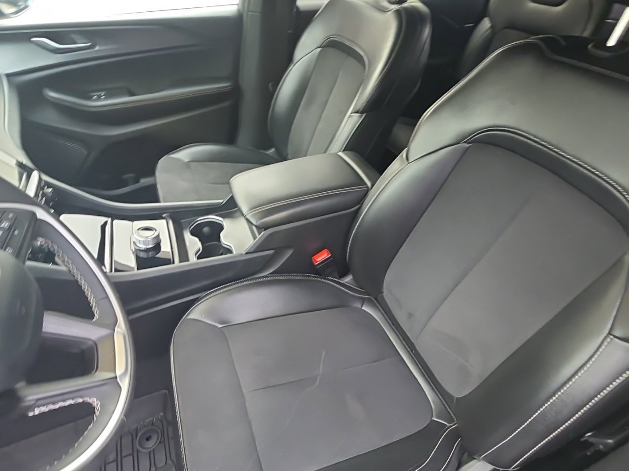 Used 2024 Jeep Grand Cherokee L Laredo RWD image 15