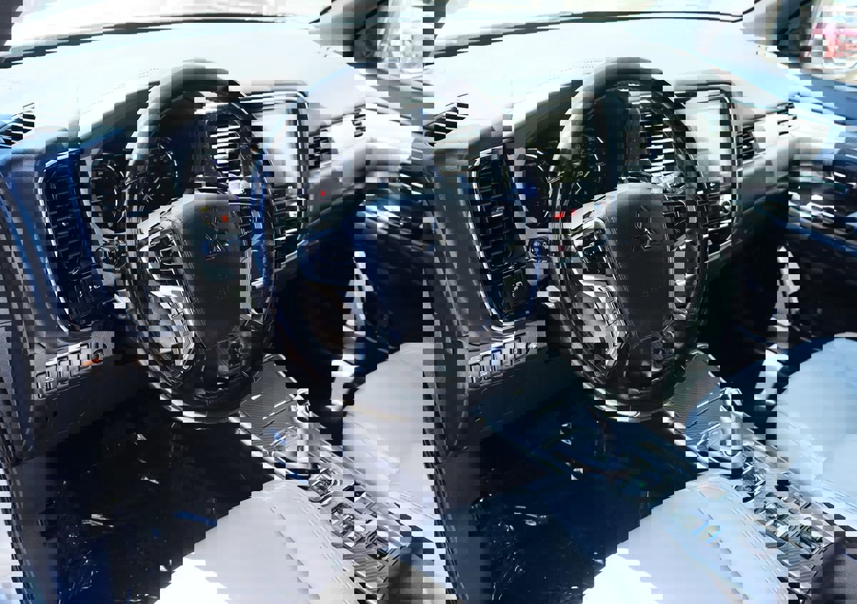 Used 2022 Mitsubishi Outlander SEL image 42