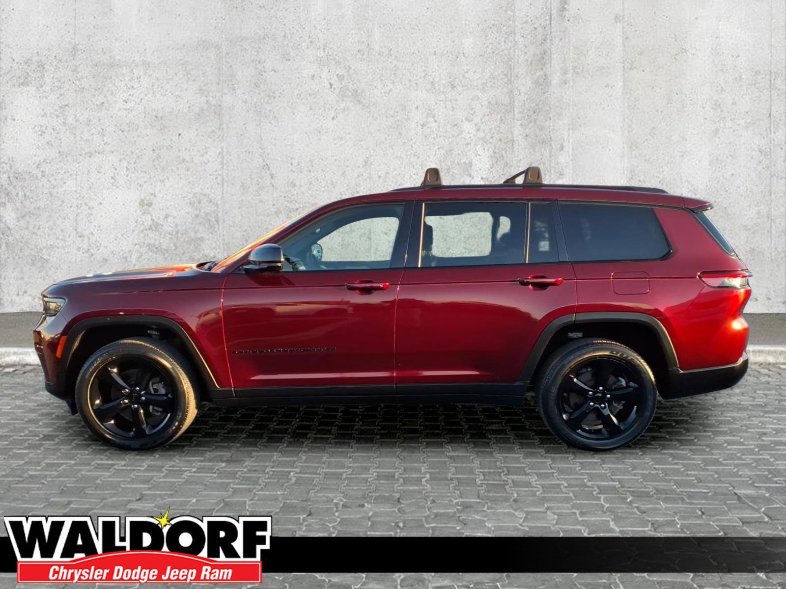 Used 2023 Jeep Grand Cherokee L Altitude image 4