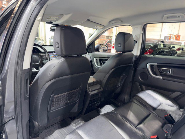 Used 2016 Land Rover Discovery Sport SE image 11