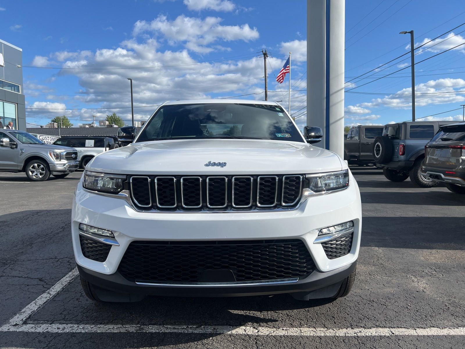 Used 2024 Jeep Grand Cherokee Limited 4xe AWD/4WD image 2