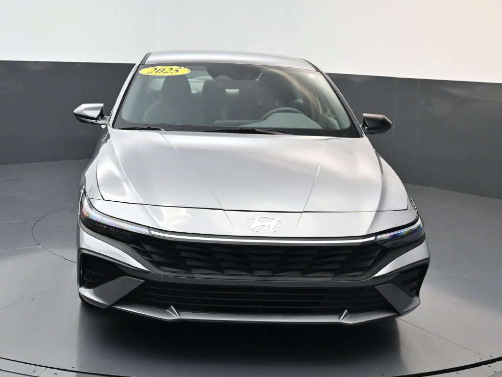 Used 2025 Hyundai Elantra Sport FWD image 9