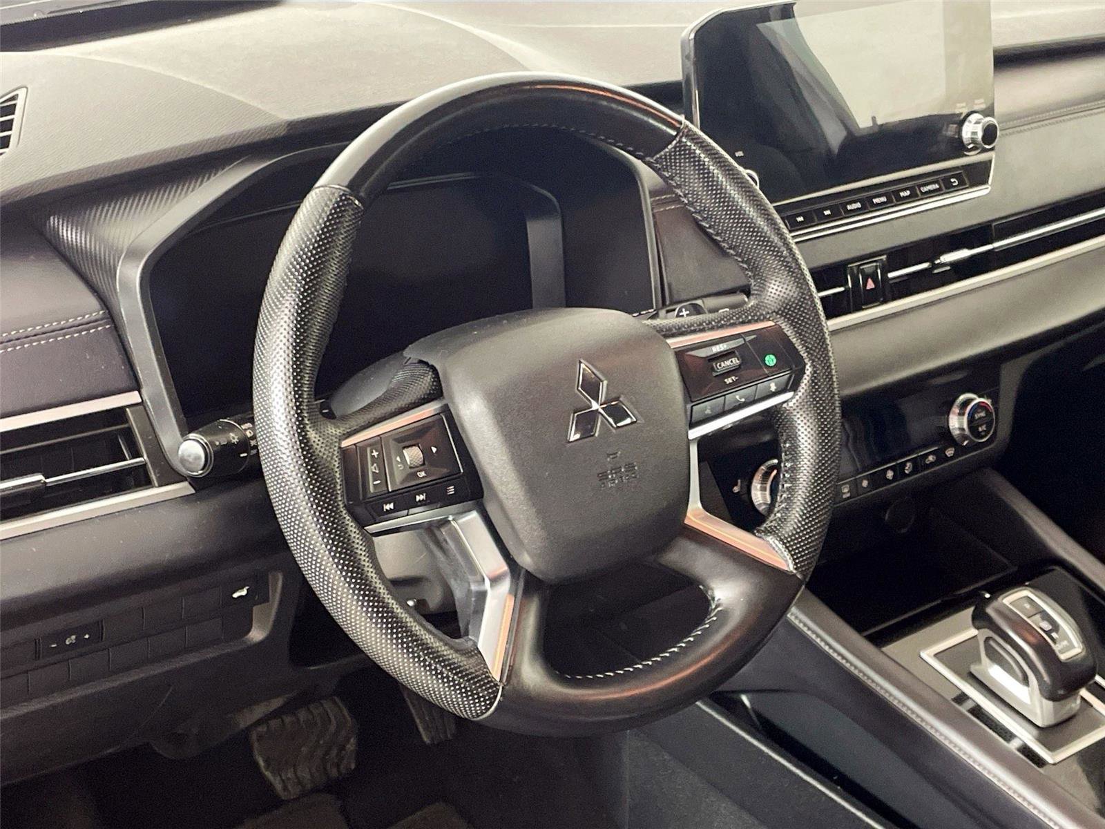 Used 2023 Mitsubishi Outlander SE Black Edition image 12