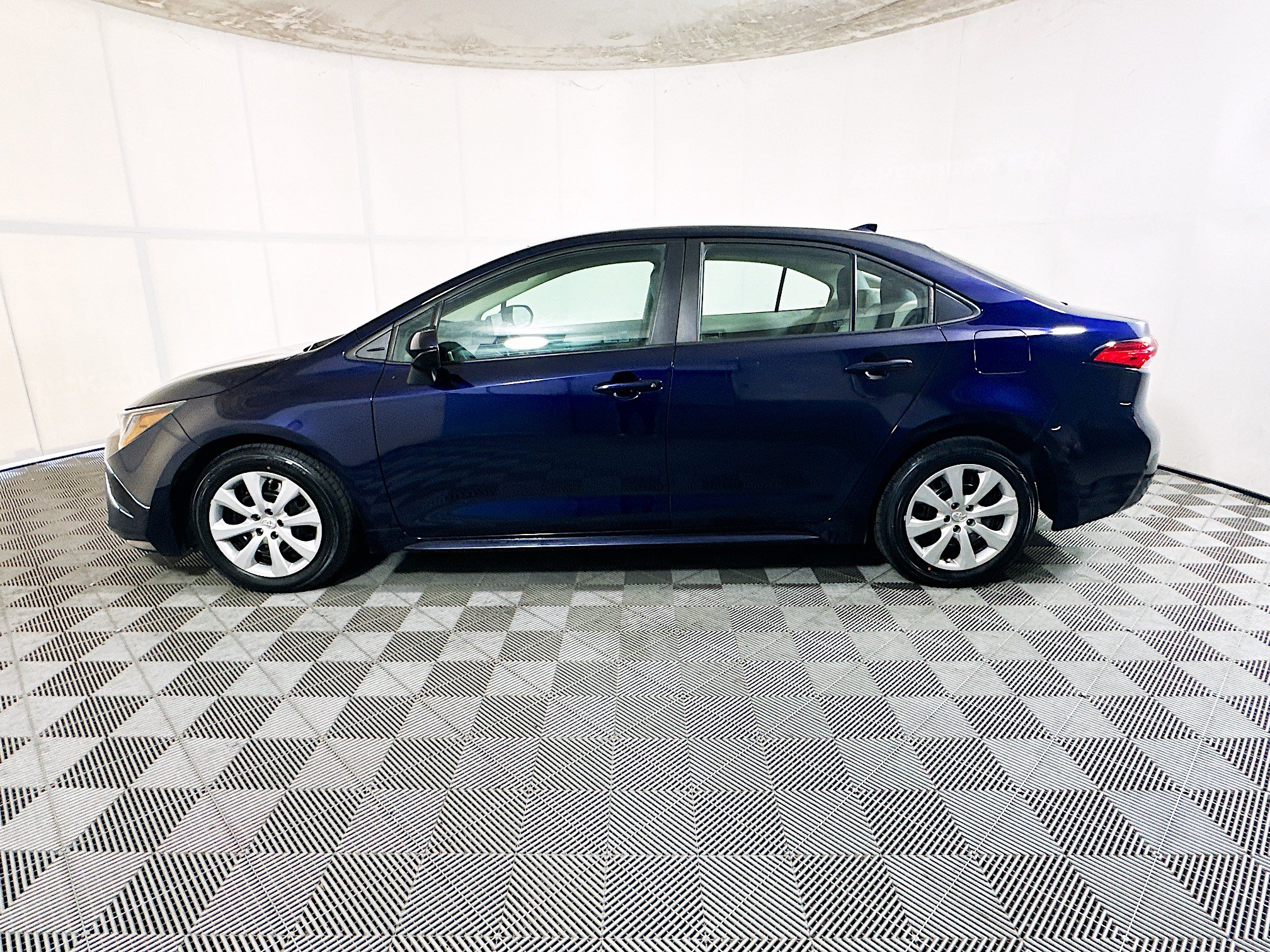 Used 2024 Toyota Corolla LE FWD image 6