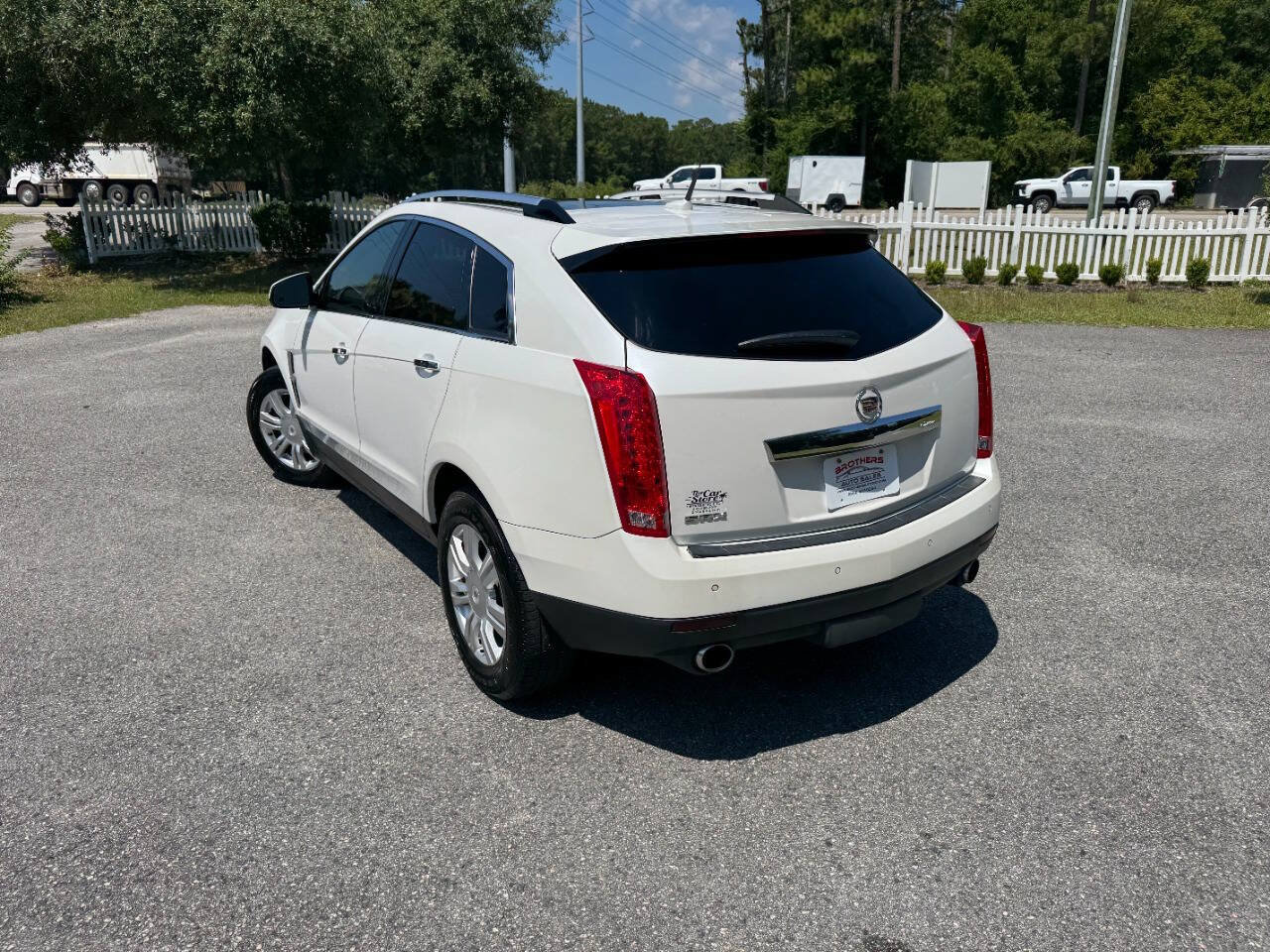 Used 2011 Cadillac SRX Luxury FWD image 4
