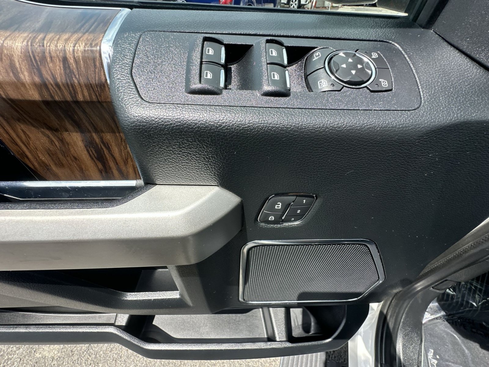 Certified 2020 Ford F150 Lariat w/ Equipment Group 502A Luxury AWD/4WD image 24