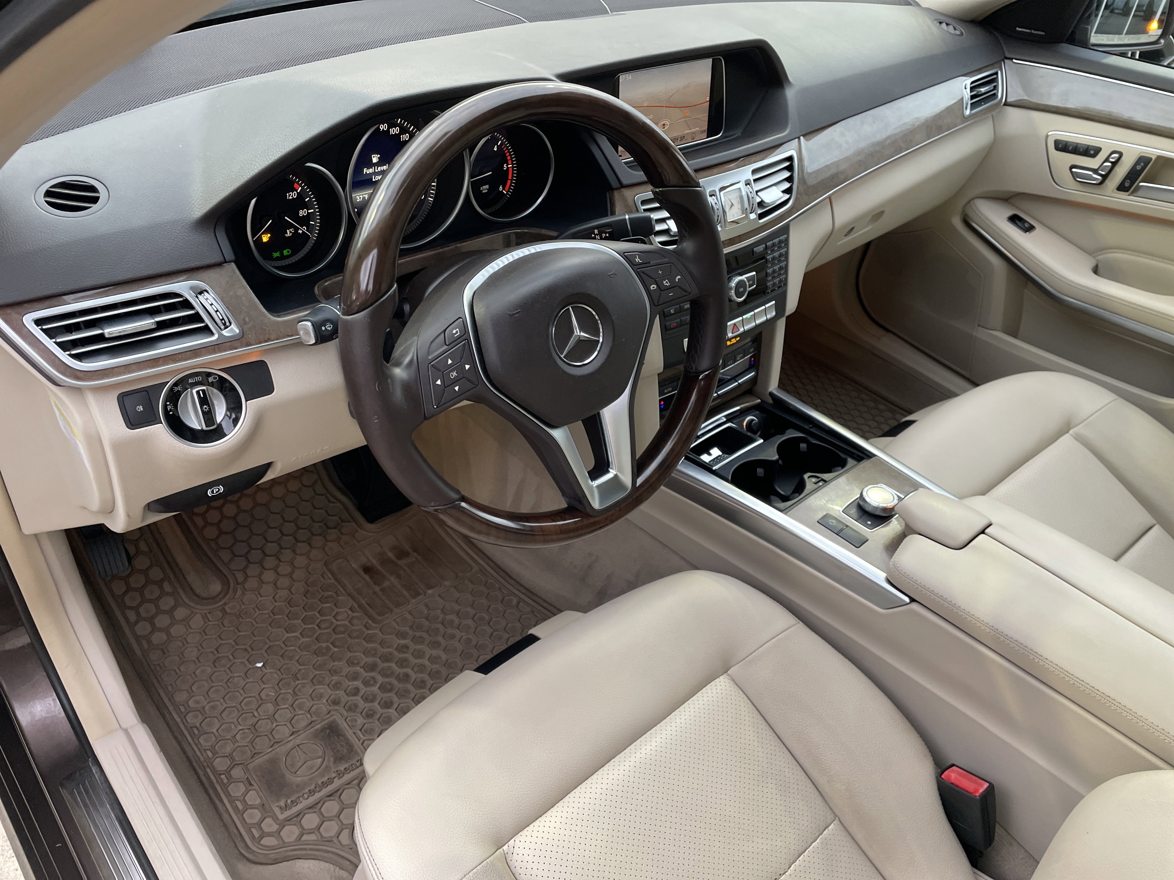 Used 2014 Mercedes-Benz E 250 BlueTEC Sedan image 19