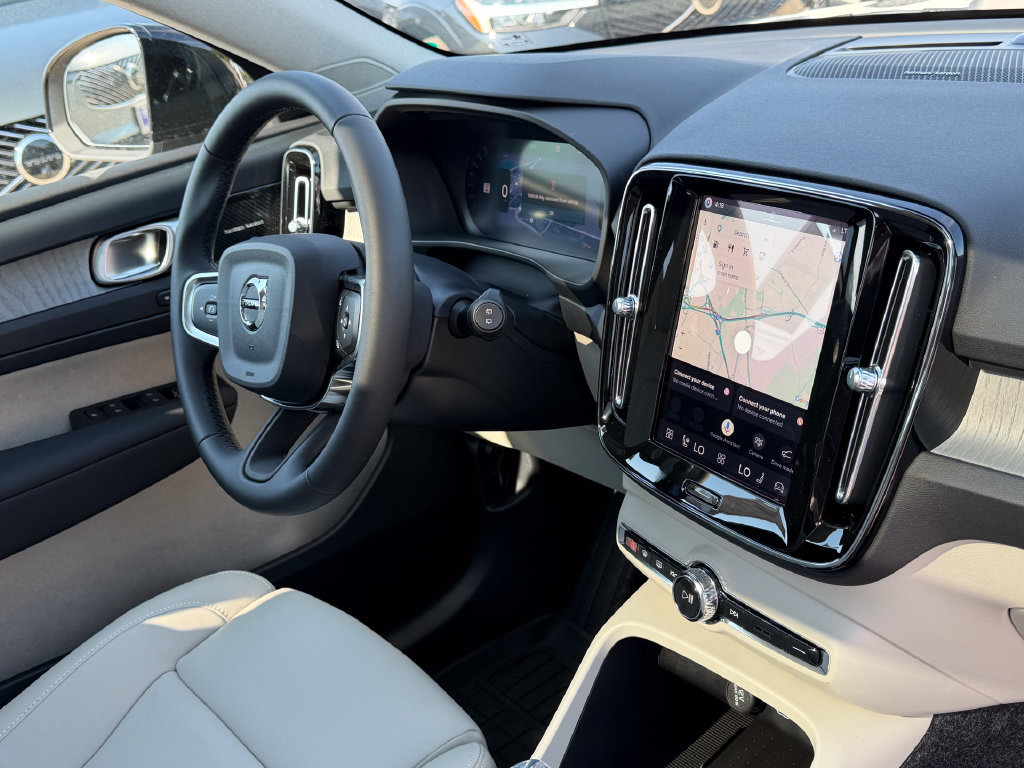 New 2026 Volvo XC40 B5 Plus w/ Protection Package Premier AWD/4WD image 7