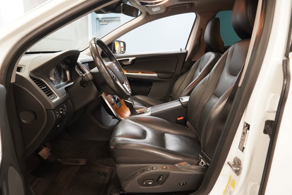 Used 2017 Volvo XC60 T5 Inscription w/ Preferred Option Package image 6