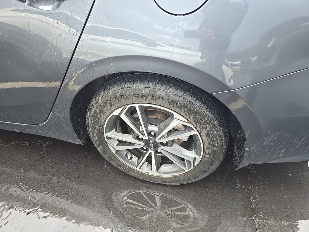 Used 2022 Kia Forte LXS w/ LXS Technology Package image 4