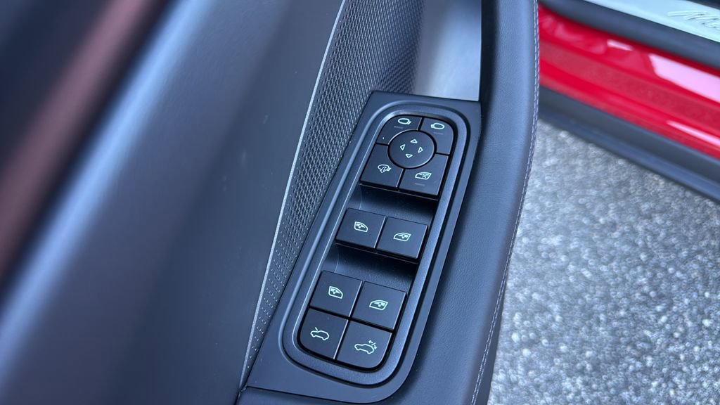 New 2026 Porsche Macan 4 Electric image 8