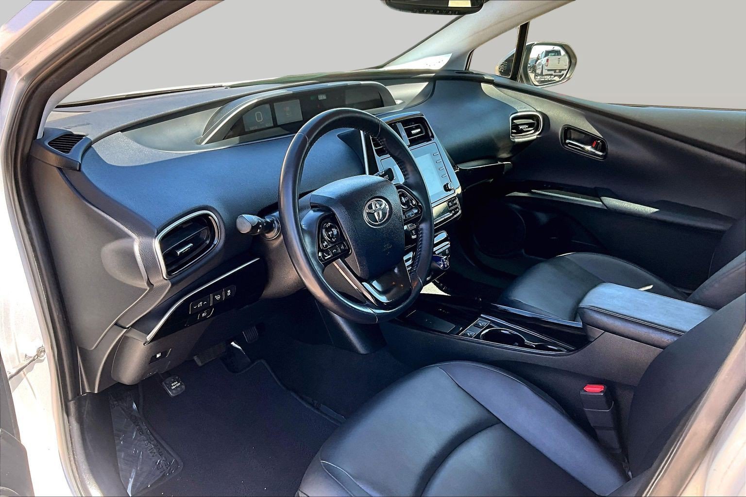 Used 2022 Toyota Prius XLE FWD image 12