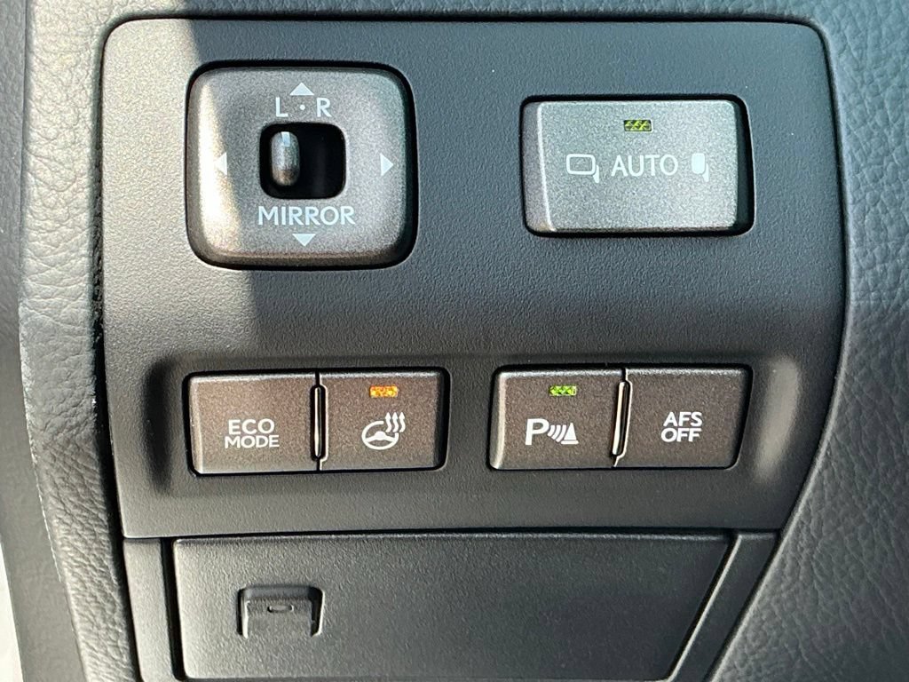 Used 2011 Lexus LS 460 AWD w/ Comfort Pkg image 32