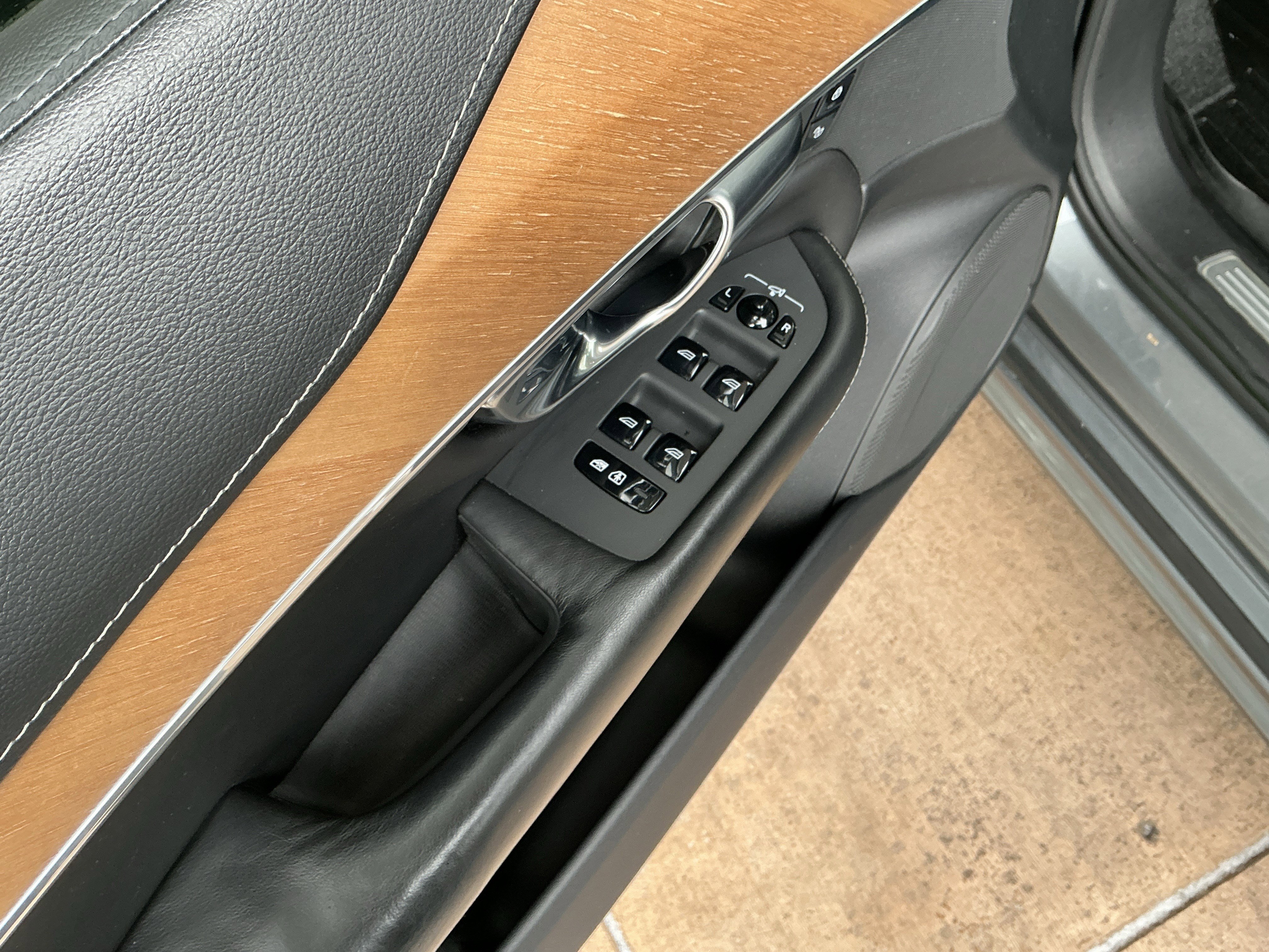 Used 2020 Volvo XC90 T6 Inscription image 15