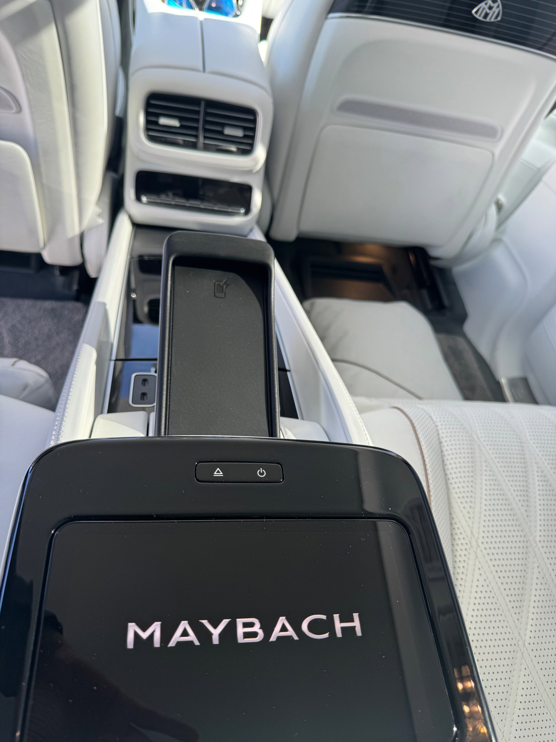 Used 2024 Mercedes-Benz Maybach GLS 600 4MATIC image 17