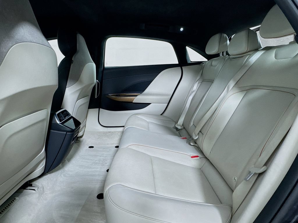Used 2024 Lucid Air Pure RWD image 10