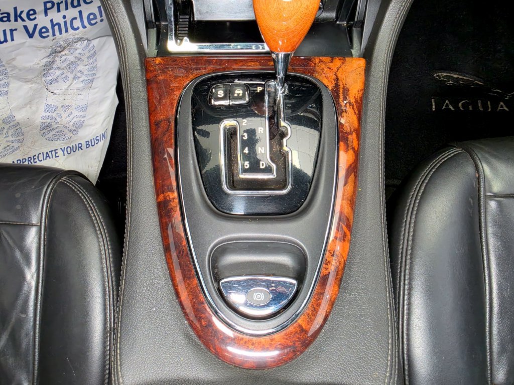 Used 2008 Jaguar XJ8 RWD image 11