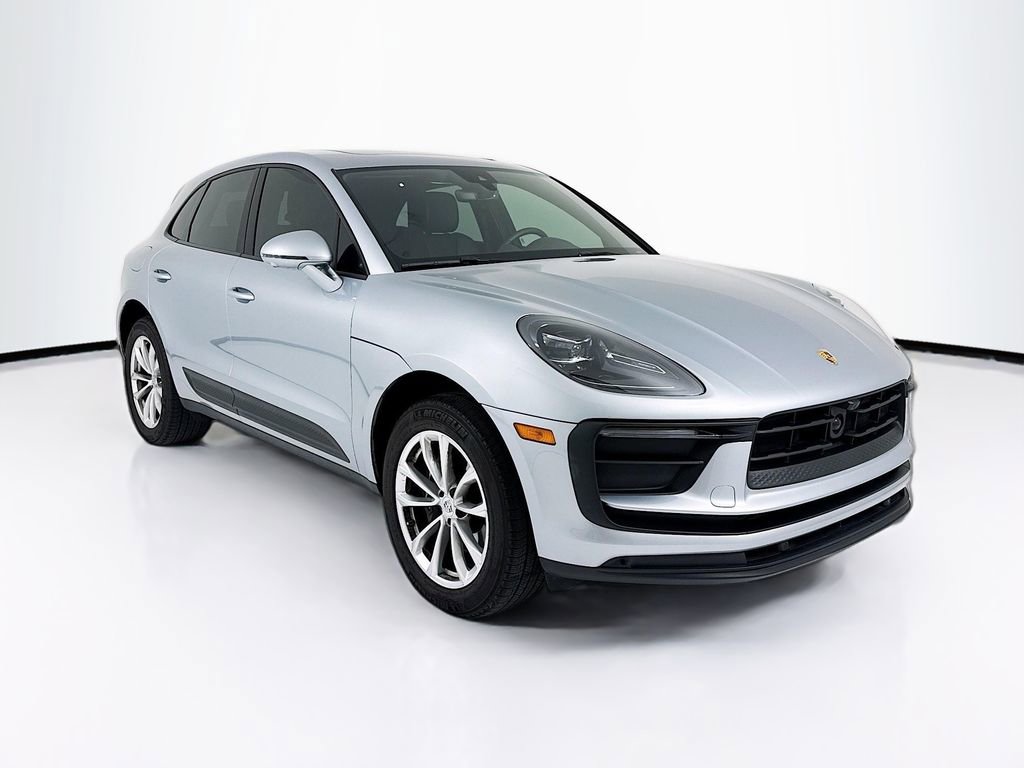 Certified 2025 Porsche Macan image 7