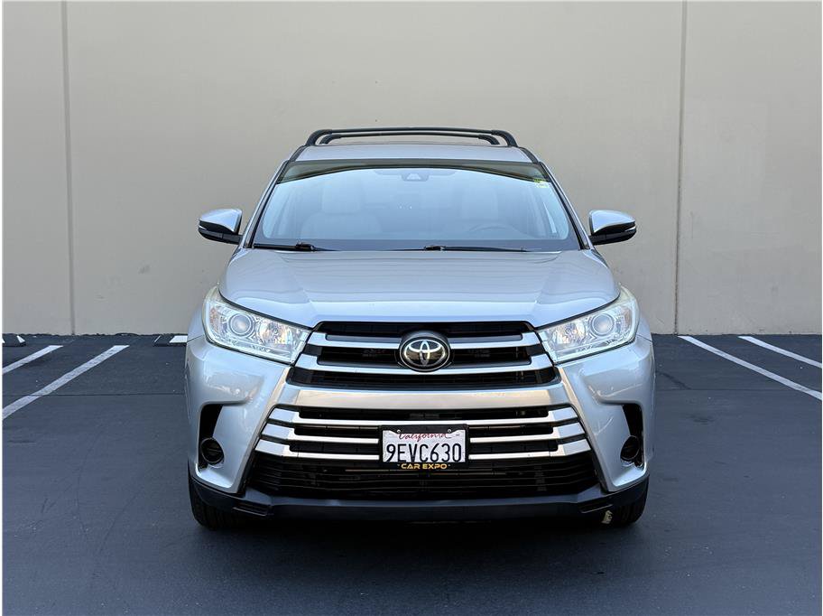 Used 2019 Toyota Highlander LE FWD image 3
