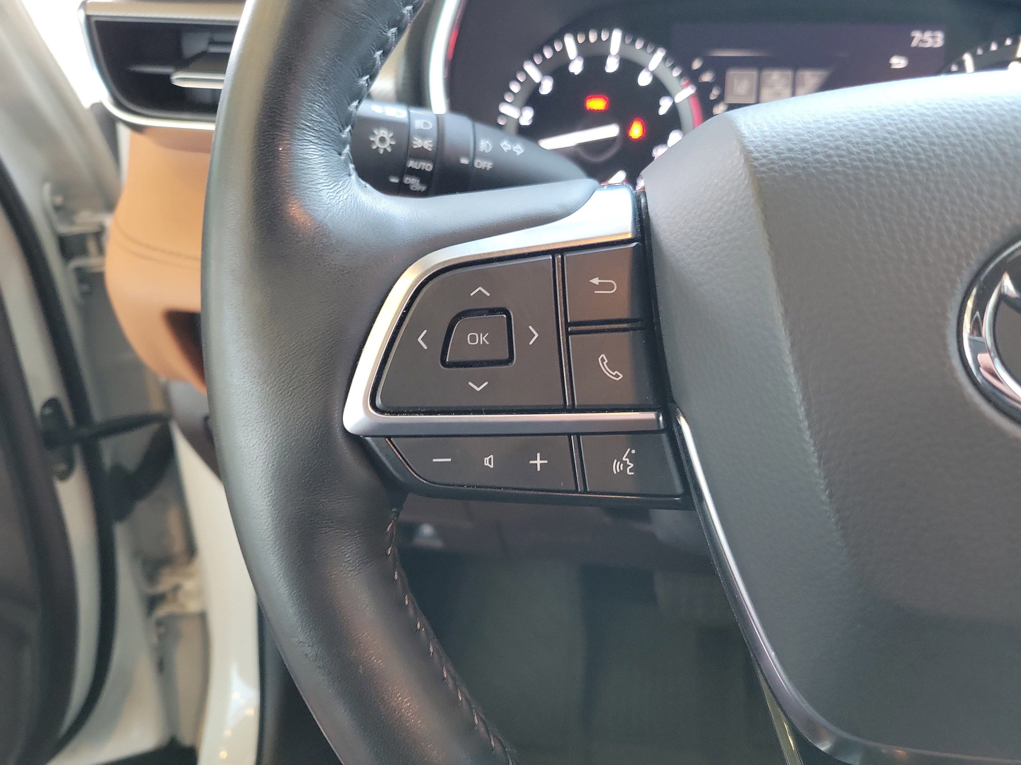 Used 2020 Toyota Highlander Platinum image 9