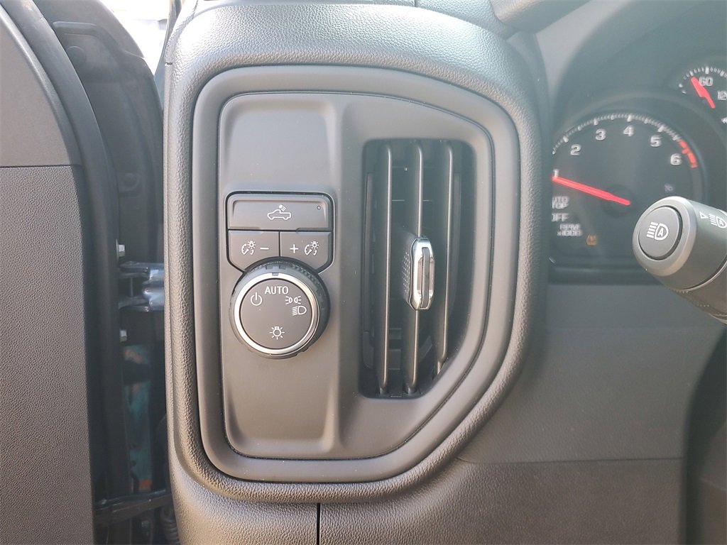 Used 2024 Chevrolet Silverado 1500 Custom image 22