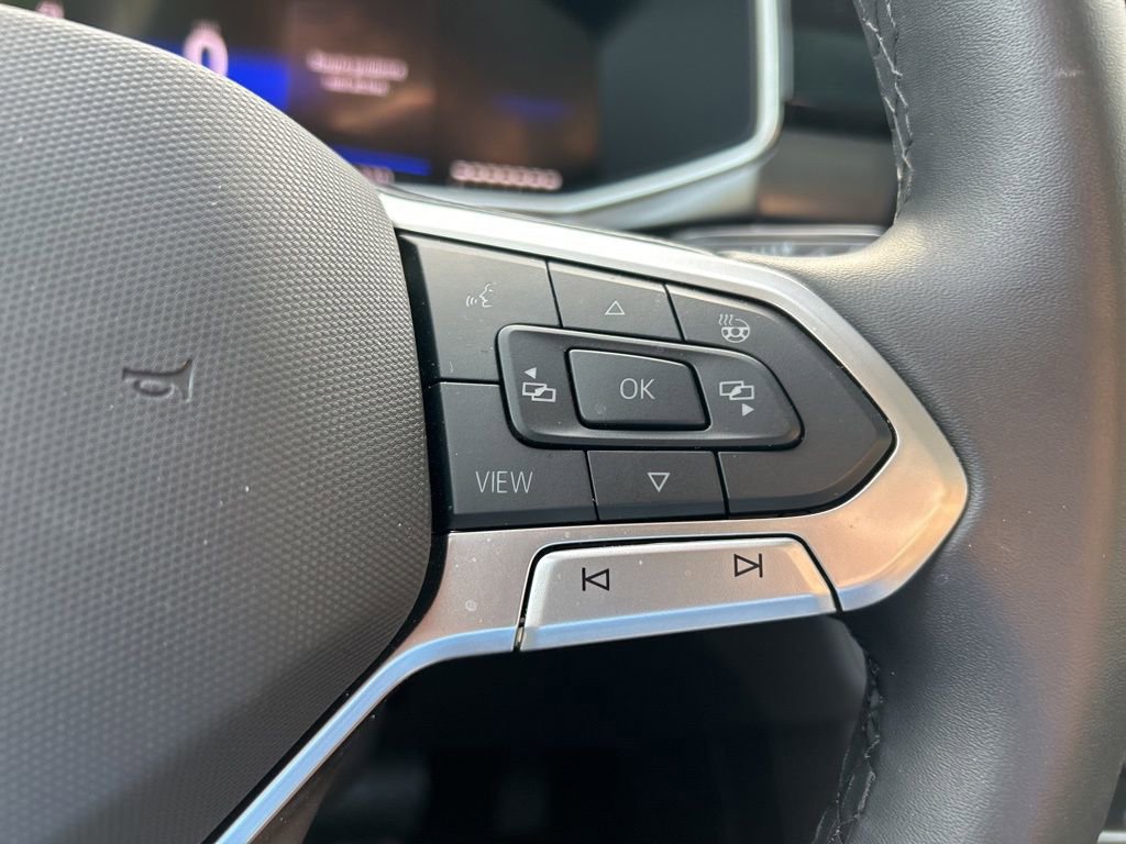 Certified 2025 Volkswagen Taos SE image 27