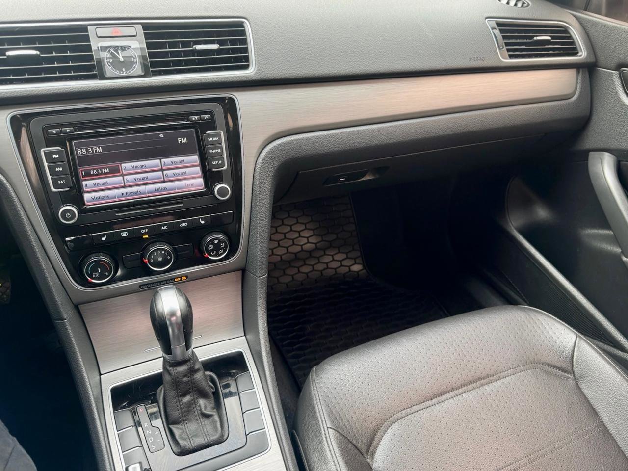 Used 2014 Volkswagen Passat 2.5 SE FWD image 29