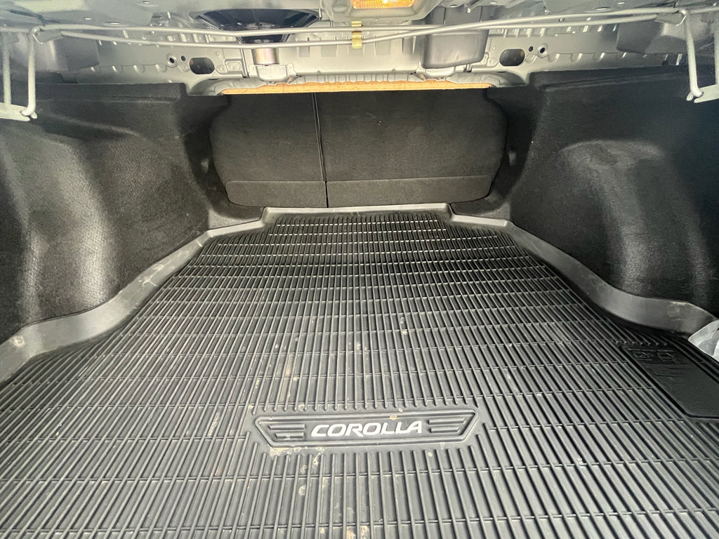 Used 2020 Toyota Corolla XSE image 11