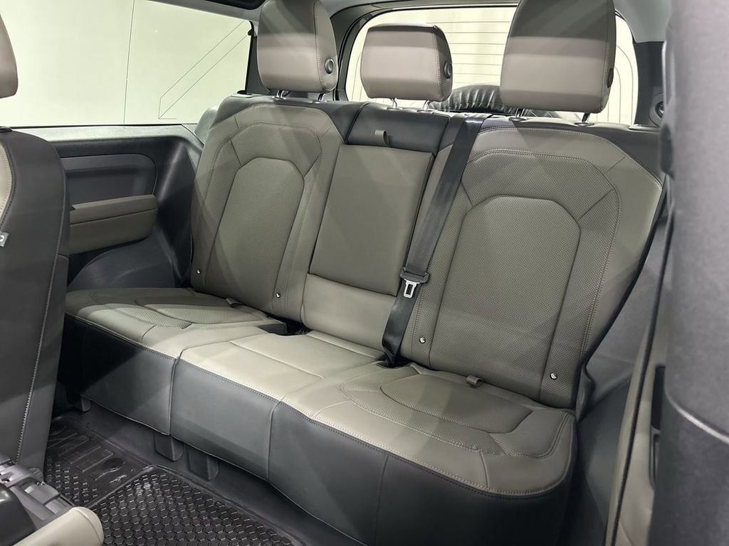 Used 2025 Land Rover Defender 90 S AWD/4WD image 22